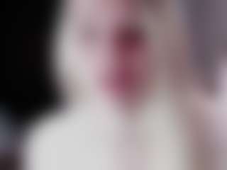 Live cam show with IsabelleMarteney - Green Eyes on Livezox