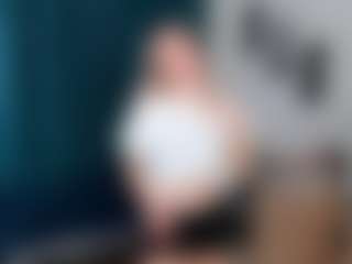Live cam show with VanettaAngelucci - Petite on CamClone
