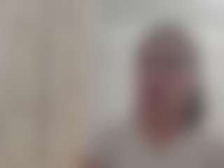 Live cam show with Laura - New Brown Eyes on Milfs Live