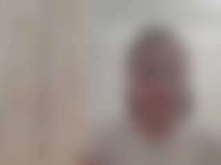Live cam show with Laura - New Brown Eyes on livesuperchat.net