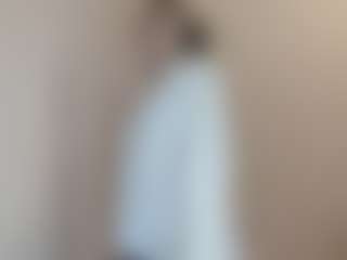 Live cam show with Laura - Brown Eyes on parknlotfishbdy