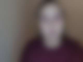 Live cam show with Laura - New Shaved Pussy on Instabang