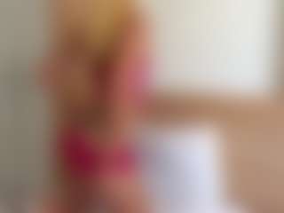 Live cam show with Julia - Tattoos on googirlz