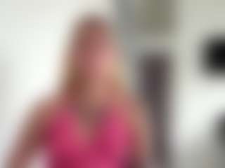 Live cam show with Julia - Body Massage on madthumbs