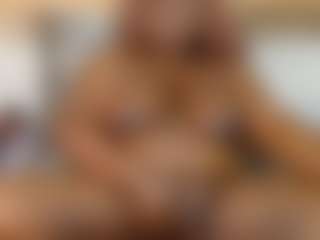 Live cam show with ThickChocolateX28 - New Toys on madthumbs