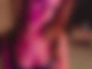 Live cam show with FayeLivingston - Green Eyes on Dolls Live