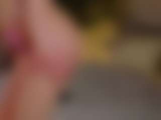 Live cam show with RubyyBrooks - Pretty on dropp.cam