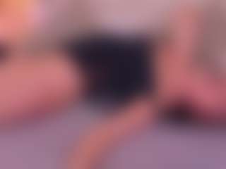 Live cam show with GenesisFara - Cum on Sweet Sext