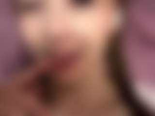 Live cam show with MillaColvert - Small on CamClone