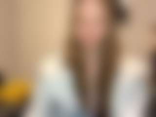 Live cam show with MillaColvert - Office on xDating