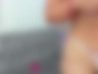 Live cam show with Violettroose - Spanks on Milfs Live