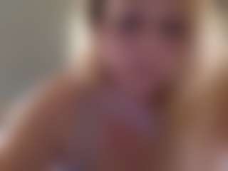 Live cam show with Kitty Afterdark - Thick on SmokeAndPoke