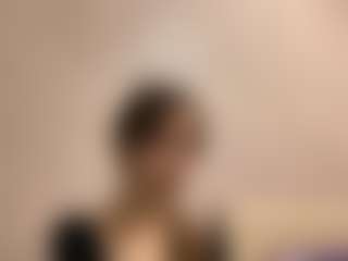 Live cam show with Lora - Petite on SxyPornLive