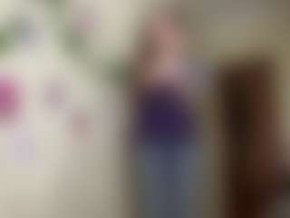 Show live cam dengan Lora - Nipple Piercings di Camsoda