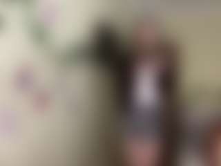 Live cam show with Lora - Bedroom Teen (18+) on luckytryst.com