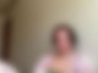 Live cam show with LoriaHuffine - Brown Hair Petite on Camsoda