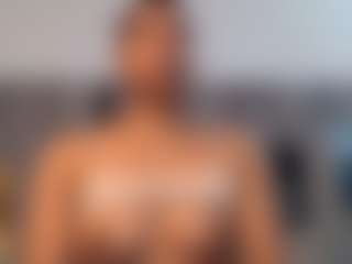 Live cam show with yohatinelly - Living Room on Mixed Magazine Live