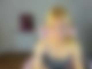 Live cam show with Clara-Schneider1 - Moaning on Camsoda