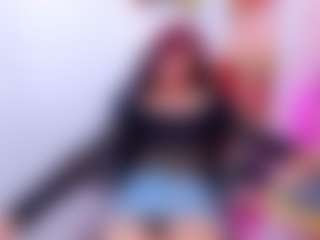 Live cam show with EmmaHiltton - Average on Hubzter Live