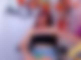 Live cam show with EmmaHiltton - Brown Hair on StripNow