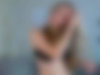 Live cam show with JackiZurowski - Green Eyes on WildCum