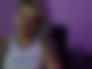 Live cam show with MilFjessy18 - Gamer MILF on PervPlay.com