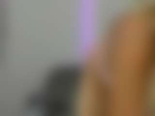 Live cam show with elinaskyy - Blonde Hair on friskycurves.com