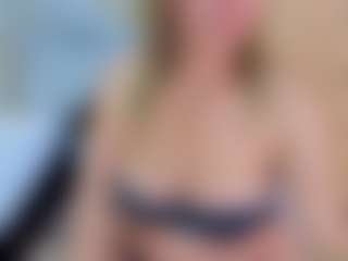 Live cam show with Pamelamilff - New Blowjob on Camsoda