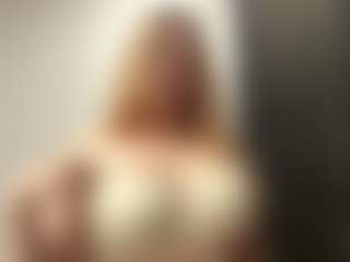 Live cam show with PrincessIvans - Skinny on Camsoda