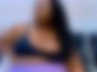 Live cam show with Treisy Vixen - Gamer Mature on StripNow