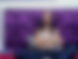 Live cam show with Larina-fox - Fingering on Gym Cam Girls