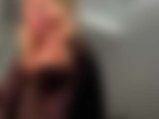 Live cam show with Kiara - Blue Eyes on CamClone
