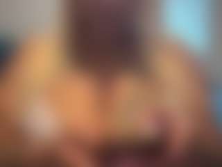 Live cam show with LaylaRed - Black MILF on Milfs Live