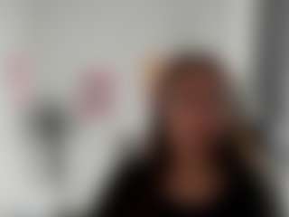 SamanthaDiamond MILF webcam performer live streaming