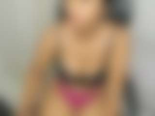 Nahomi01 MILF webcam performer live streaming