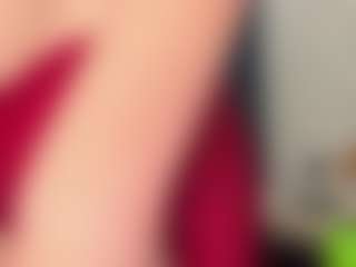 Live cam show with DeeannVrazel - Skinny on Camsoda