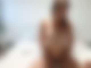 emmalouu's Live Sex Cam Show