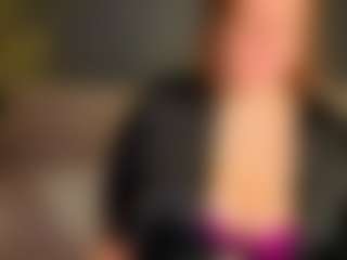 Kira-Star22 MILF webcam performer live streaming