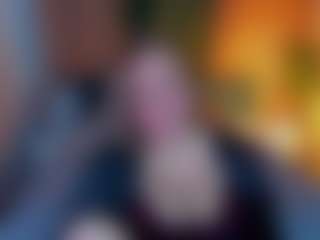 Kira-Star22 MILF webcam performer live streaming