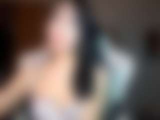 Live cam show with EssieWalliser - New Young Adult on Mixed Magazine Live