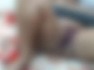 Live cam show with CurvyLolaXX - New Big Tits on Camsoda