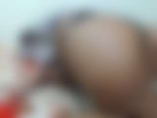 Live cam show with CurvyLolaXX - New Brown Eyes on Soda Cam