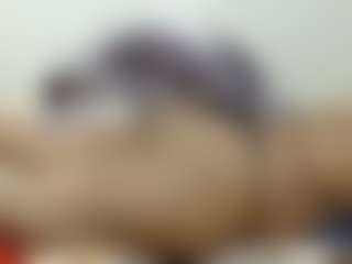Live cam show with CurvyLolaXX - New Brown Eyes on Camsoda