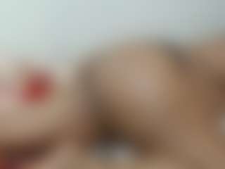 CurvyLolaXX's Live Sex Cam Show