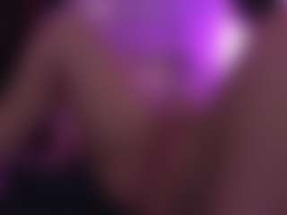 Live cam show with Lolajunee - New Teen (18+) on Soda Cam