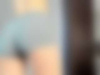 Live cam show with WhitleyDixion - Skinny on Camsoda