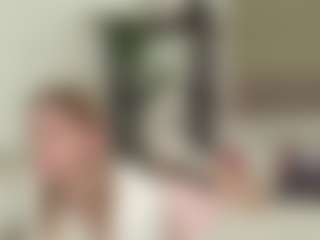 Live cam show with TinyThunder - Average on StripNow