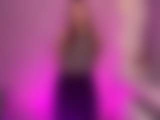 Live cam show with Kira - Pornstar Skinny on xplaylive.com