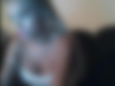 Bustyforiegn21's Live Sex Cam Show