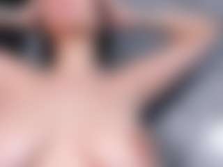 Giannasue's Live Sex Cam Show
